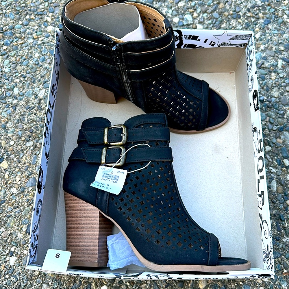 NWT Women’s Ankle Boots